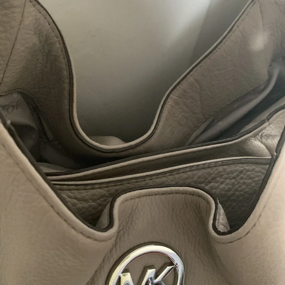 Grey Michael Kors soft leather bag like new condition. - Picture 4 of 7